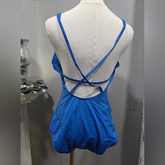 NEW Essentials By Catalina Swimsuit - Picture 2 of 7